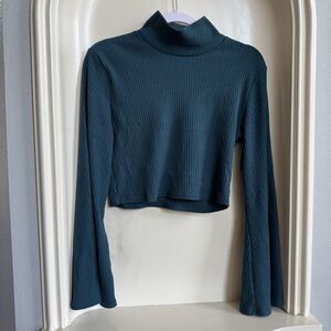 Forever 21 Teal Cropped Long Sleeve Mock Neck with Bell Sleeves Size Large